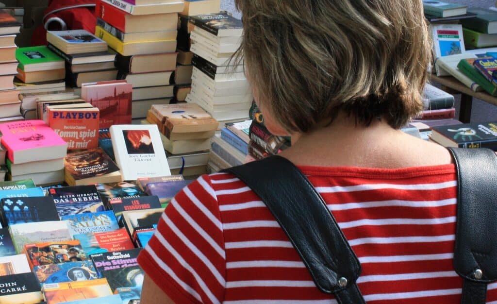 flea market, books, box-93960.jpg