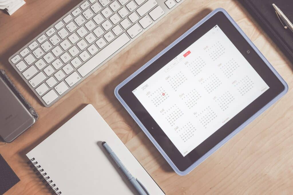 Grey Apple Keyboard and Grey Ipad showing calendar